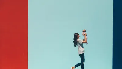 Madre Cabeza de Familia: Cómo Acreditarlo y Qué Derechos le Da en 2026